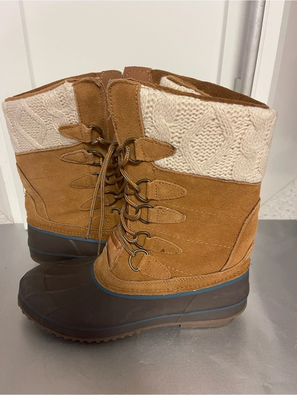 KHOMBU Women’s Brown and Tan Waterproof Lace-Up Winter Boots Suede & Rubber Sz 9